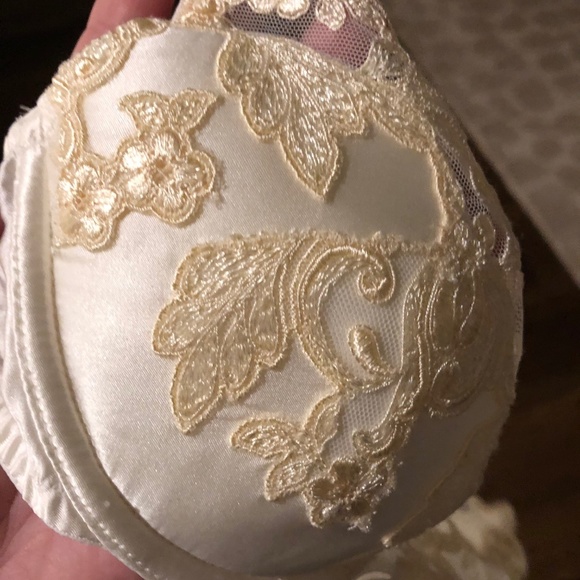 La Perla Maison Silk White Bra with Gold Lace 32C - Picture 3 of 5